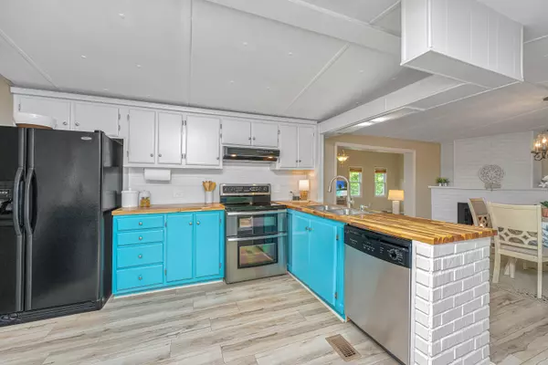 235 Summer Ln, Moncks Corner, SC 29461