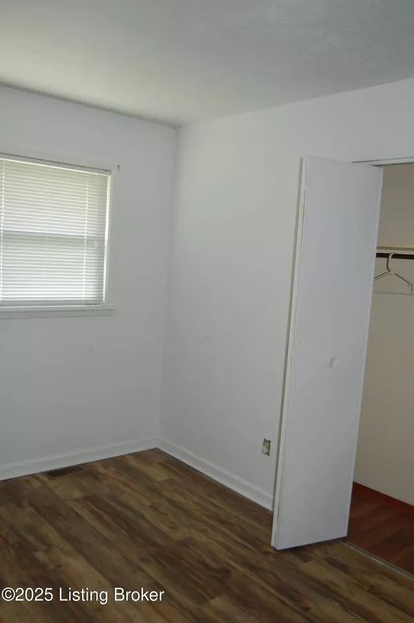 9530 Maple Rd, Louisville, KY 40229