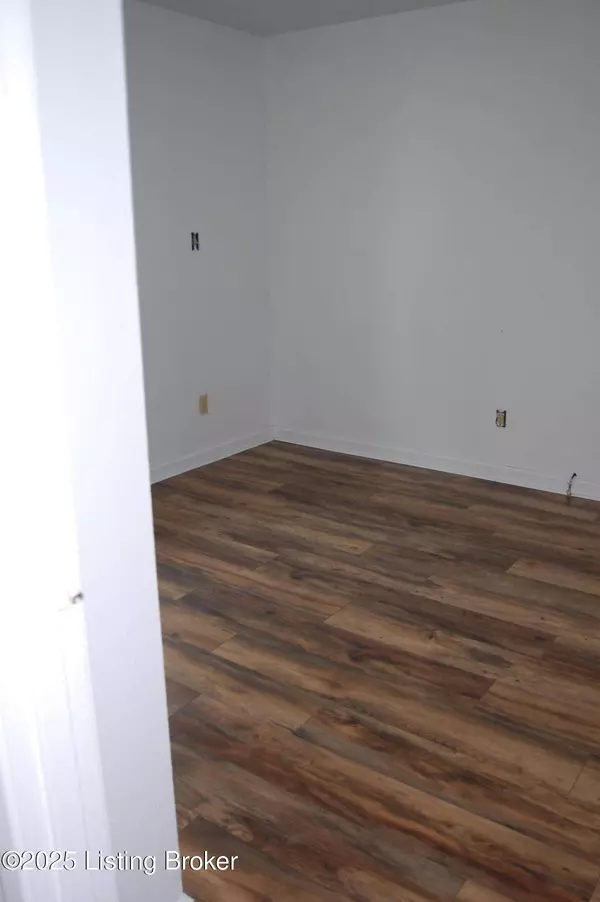 9530 Maple Rd, Louisville, KY 40229