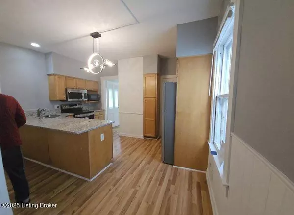 3930 S 2nd St, Louisville, KY 40214