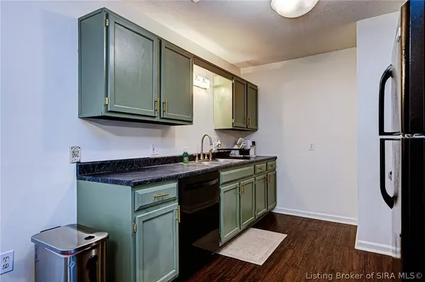 110 Colonial DR, New Albany, IN 47150