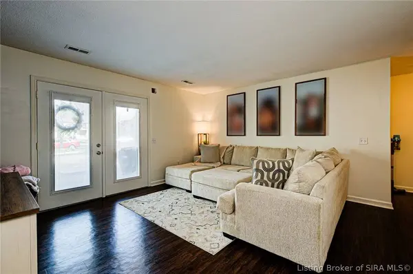 110 Colonial DR, New Albany, IN 47150