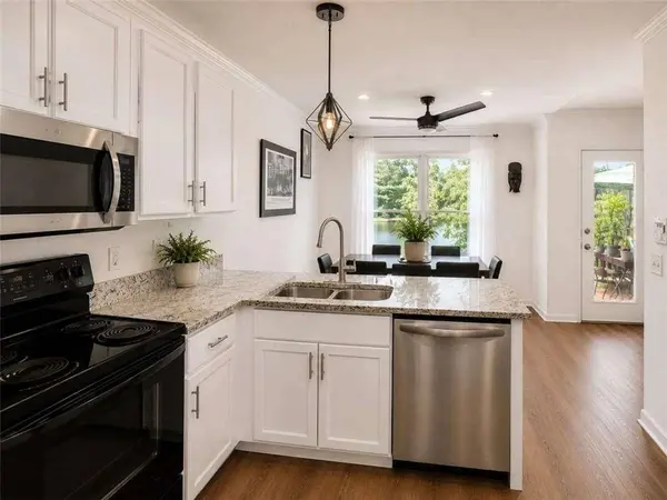 7953 Woodlake DR, Riverdale, GA 30274