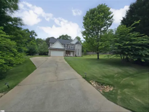 316 Crestview Ln, Spartanburg, SC 29301-5216