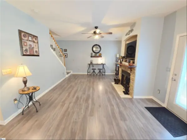 316 Crestview Ln, Spartanburg, SC 29301-5216