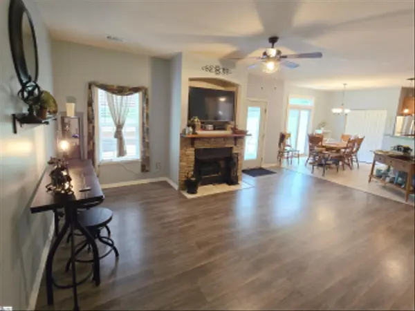 316 Crestview Ln, Spartanburg, SC 29301-5216