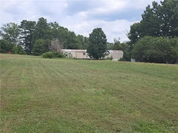 726 Martin RD, Starr, SC 29684