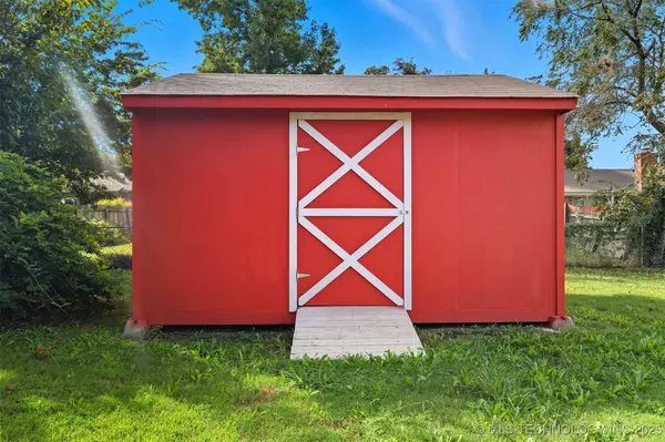 10652 E 18th ST, Tulsa, OK 74128