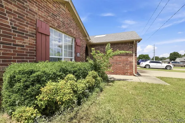 21440 E 36th ST S, Broken Arrow, OK 74014