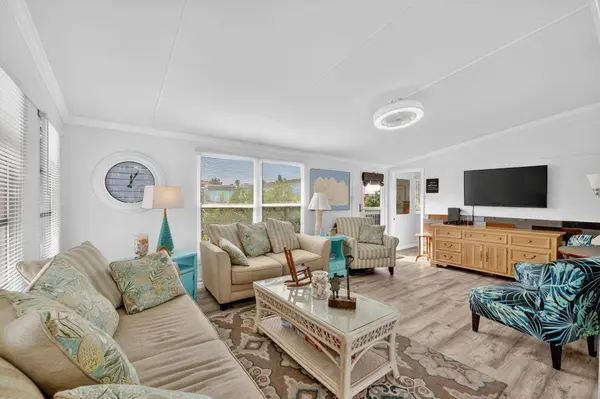 91 Nettles BLVD, Jensen Beach, FL 34957
