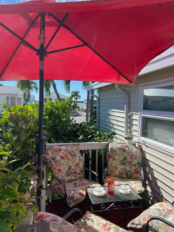 91 Nettles BLVD, Jensen Beach, FL 34957