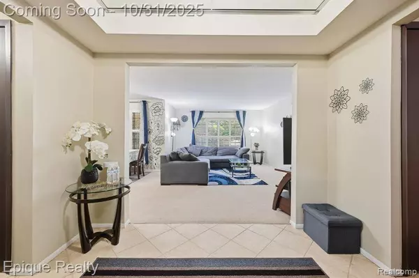 36996 Dartmoor Drive, Farmington, MI 48331