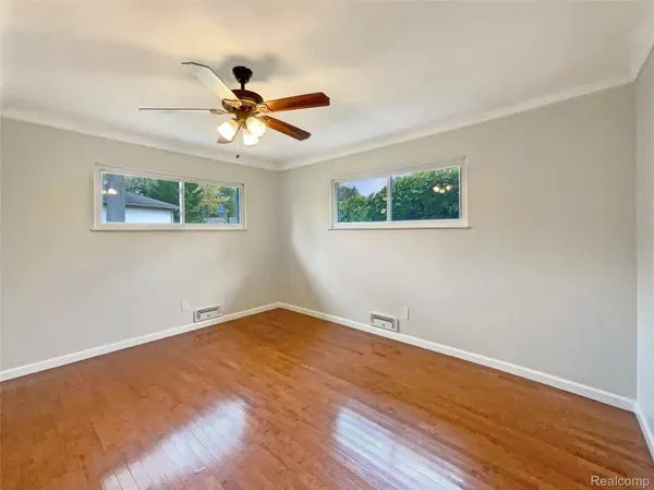 26333 Springfield DR, Farmington Hills, MI 48334