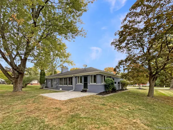 26333 Springfield DR, Farmington Hills, MI 48334