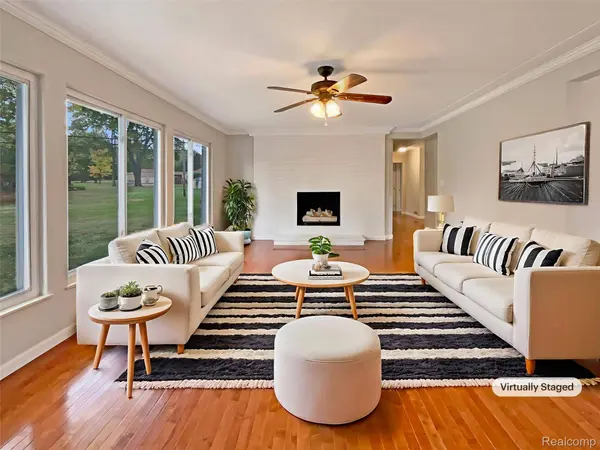 26333 Springfield DR, Farmington Hills, MI 48334