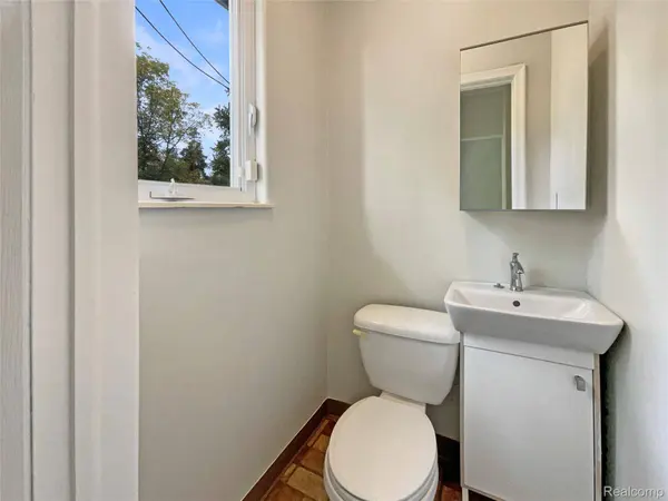 26333 Springfield DR, Farmington Hills, MI 48334