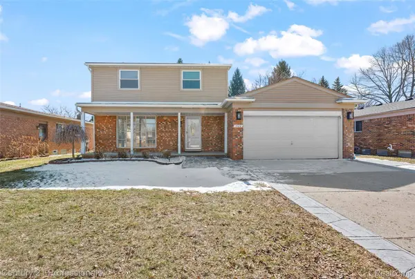 1580 Crimson DR, Troy, MI 48083