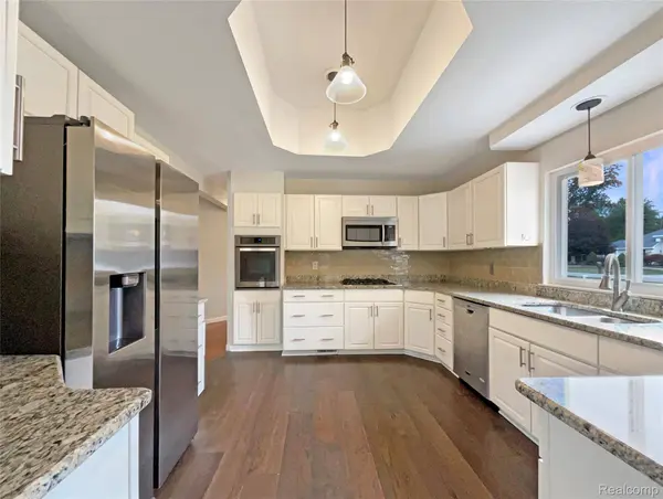 26333 Springfield DR, Farmington Hills, MI 48334