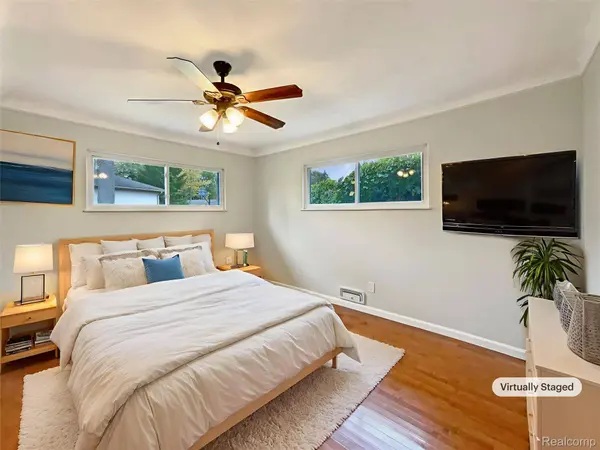 26333 Springfield DR, Farmington Hills, MI 48334