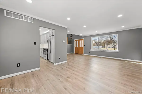 4306 Tallman DR, Troy, MI 48085