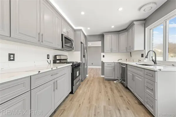 4306 Tallman DR, Troy, MI 48085