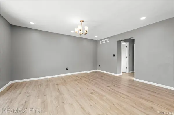 4306 Tallman DR, Troy, MI 48085