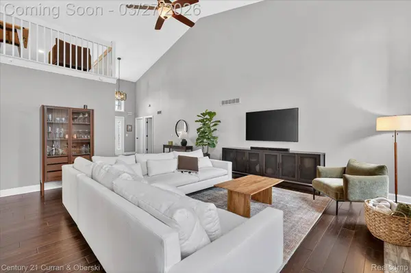 1698 Farnborough DR, Rochester Hills, MI 48307