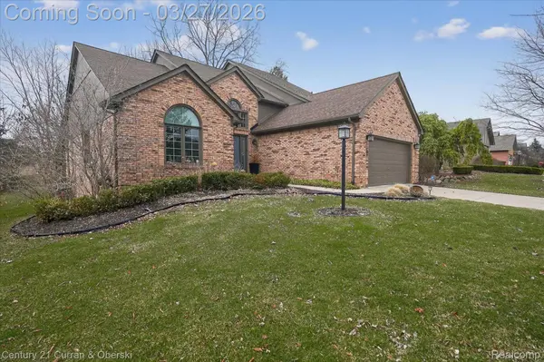 1698 Farnborough DR, Rochester Hills, MI 48307