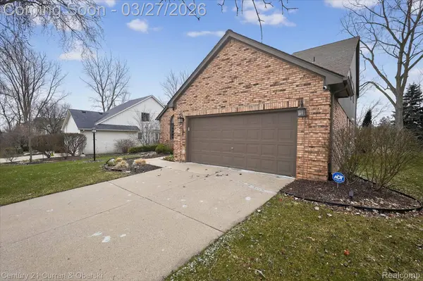 1698 Farnborough DR, Rochester Hills, MI 48307