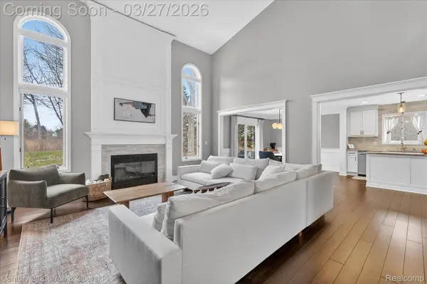 1698 Farnborough DR, Rochester Hills, MI 48307