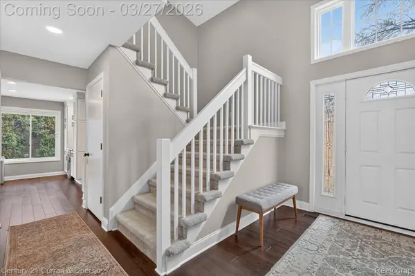 1698 Farnborough DR, Rochester Hills, MI 48307