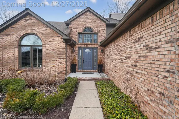 1698 Farnborough DR, Rochester Hills, MI 48307