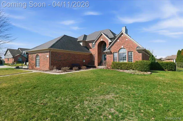 48017 Lincoln DR, Macomb Township, MI 48044