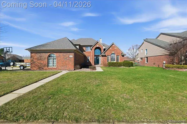 48017 Lincoln DR, Macomb Township, MI 48044