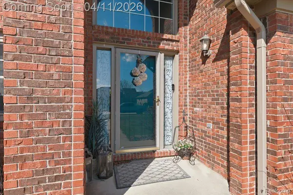 48017 Lincoln DR, Macomb Township, MI 48044