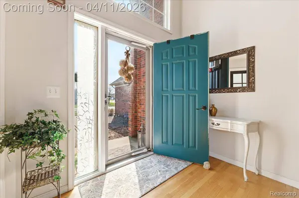 48017 Lincoln DR, Macomb Township, MI 48044