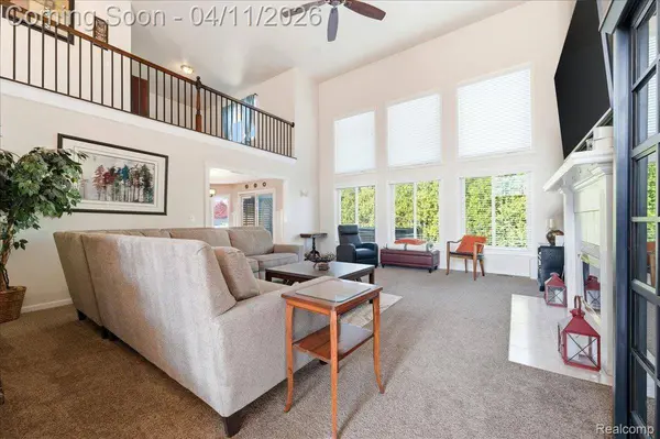 48017 Lincoln DR, Macomb Township, MI 48044