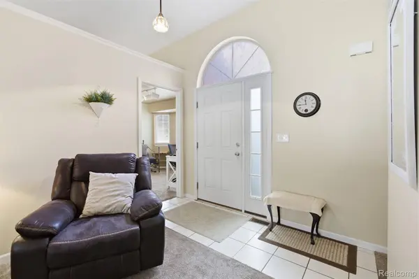 42925 N Hampton DR, Sterling Heights, MI 48314