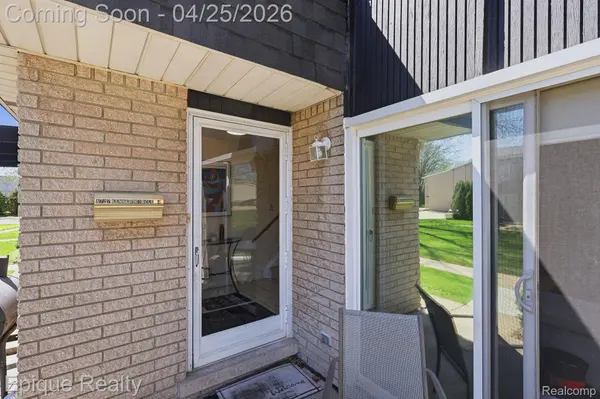 8727 Kennedy CIR #4, Warren, MI 48093