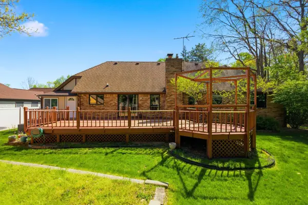 48797 Lansdowne CT, Shelby Twp, MI 48317