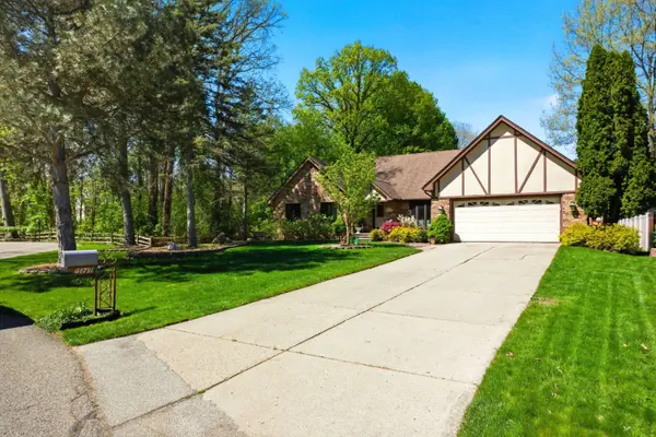 48797 Lansdowne CT, Shelby Twp, MI 48317