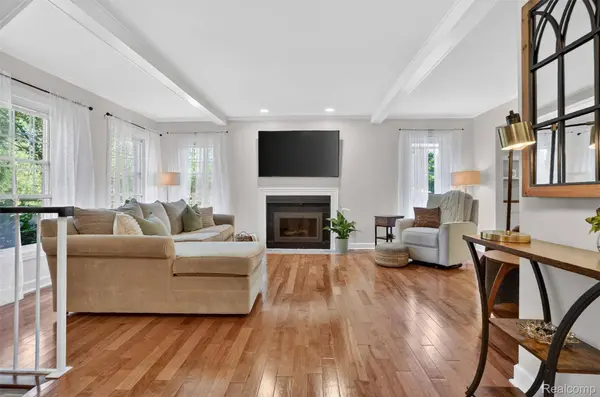 6182 Ledwin DR, Troy, MI 48098