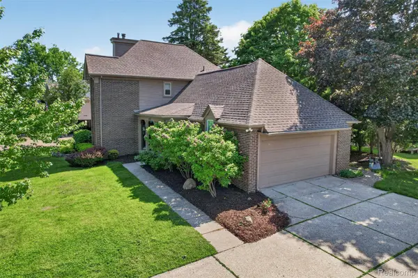 6182 Ledwin DR, Troy, MI 48098