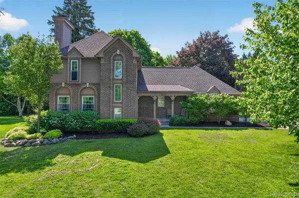 6182 Ledwin DR, Troy, MI 48098