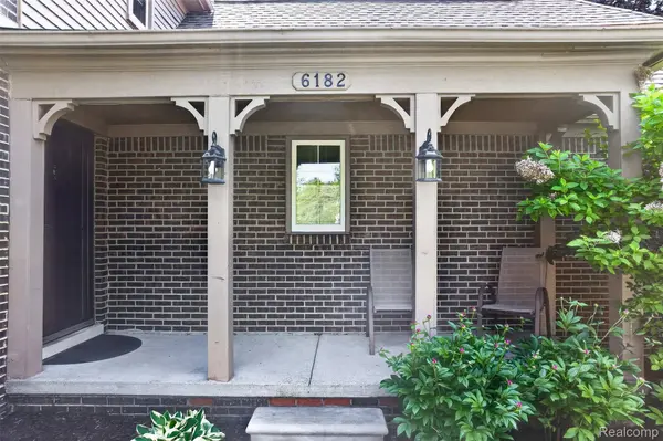 6182 Ledwin DR, Troy, MI 48098