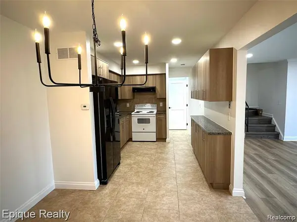 8565 Hampshire DR, Sterling Heights, MI 48313