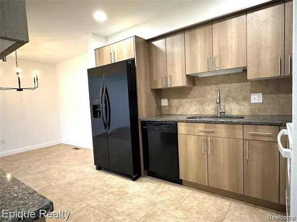 8565 Hampshire DR, Sterling Heights, MI 48313