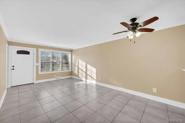 8365 21 Mile RD, Shelby Charter Township, MI 48317