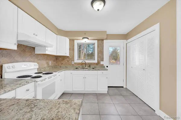 8365 21 Mile RD, Shelby Charter Township, MI 48317
