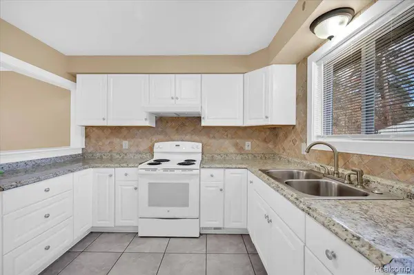8365 21 Mile RD, Shelby Charter Township, MI 48317